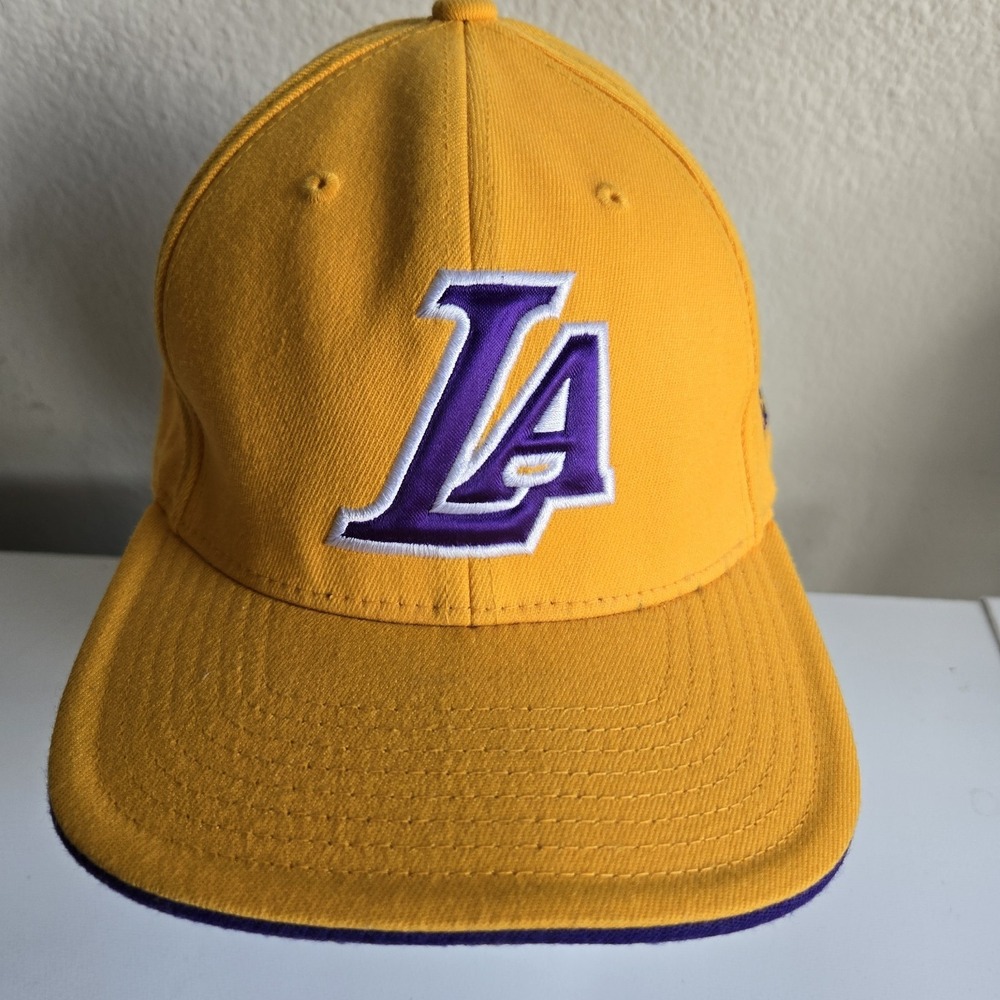 Adidas LA Lakers 16‎ X World Champions Patches Hat Men's L/XL Yellow Gold NBA